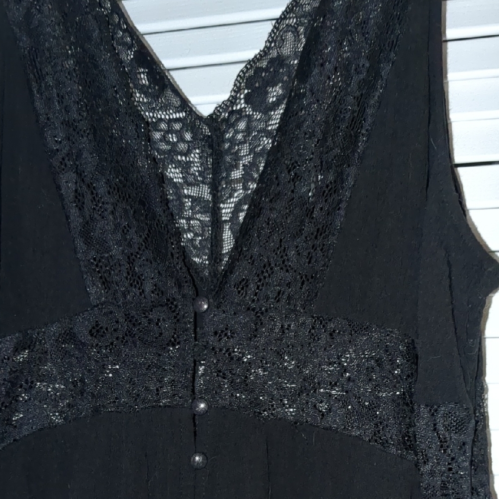 Forever 21 Black Lace Detail Top - Picture 3 of 6